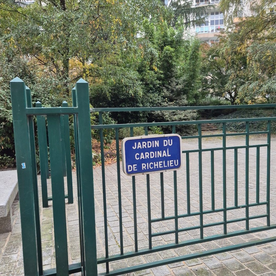 cardinal de Richelieu Garden 3